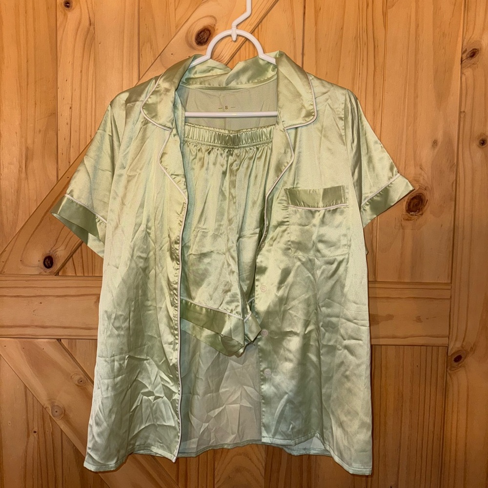 Amazon Satin Pajama Set in Soft Green *WORN ONCE*